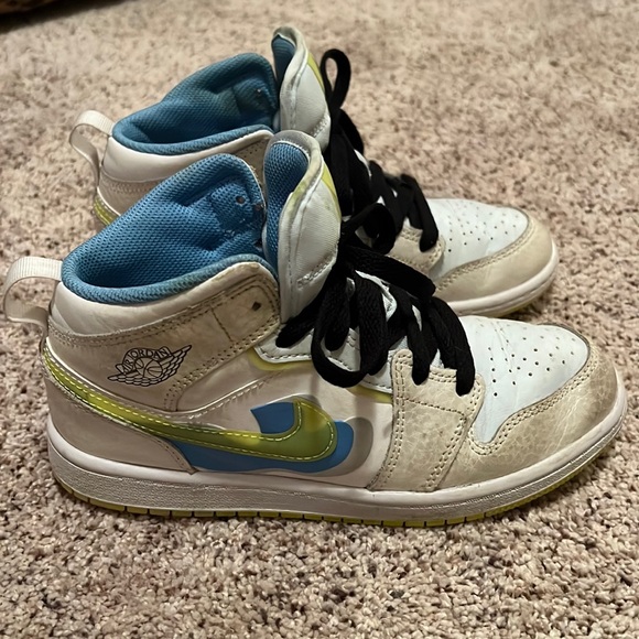 Boys Nike Air Jordan Shoes - Picture 1 of 5